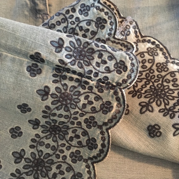 Talbots Denim size 2- fits like 4 or 6!! - Picture 3 of 7